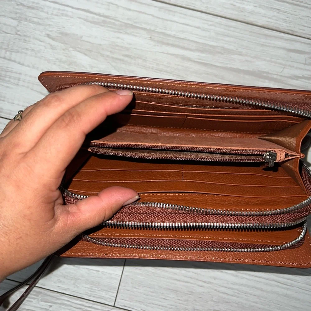 Crocodile women’s Embossed Brown Wallet \ clutch brand new never used